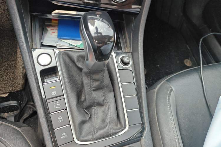 Used Volkswagen Sagitar 2020 200TSI DSG Comfort Version China VI Standard Gear Lever