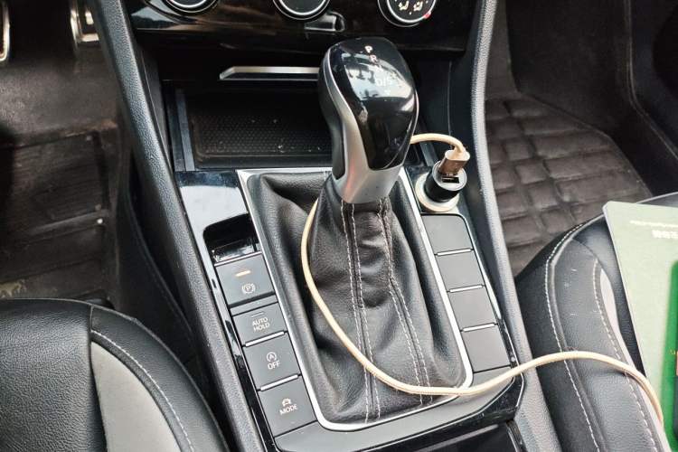 Used Volkswagen Sagitar 2020 280TSI DSG R-Line China VI Gear Lever
