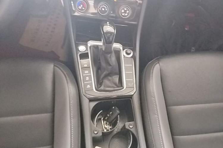 Used Volkswagen Sagitar 2020 200TSI DSG Comfort Version China VI Standard Gear Lever
