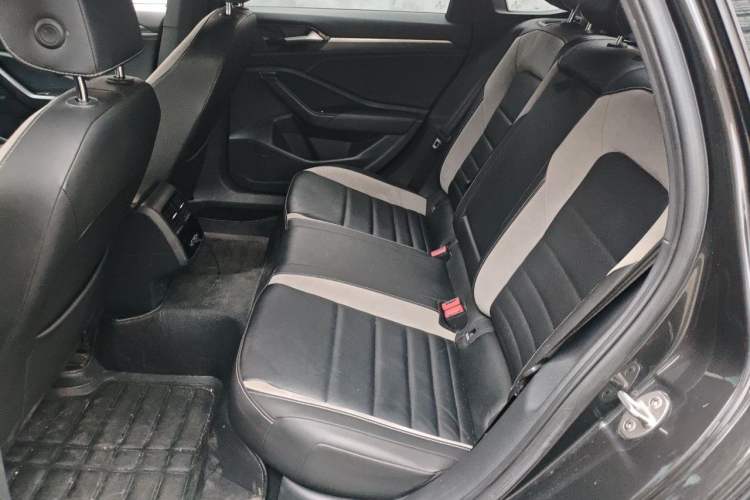 Used Volkswagen Sagitar 2020 280TSI DSG R-Line China VI Left Rear Seat