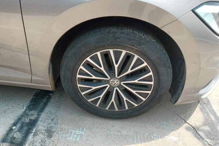Used Volkswagen Sagitar 2020 280TSI DSG Comfort Version China VI Standard Right Front Wheel Hub