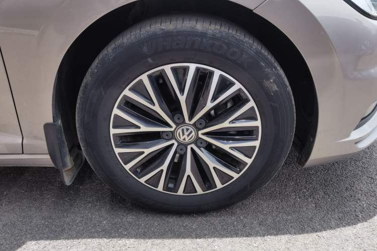 Used Volkswagen Sagitar 2020 280TSI DSG Comfort Version China VI Standard Right Front Wheel Hub
