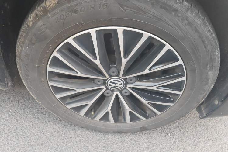 Used Volkswagen Sagitar 2020 200TSI DSG Comfort Version China VI Standard Right Front Wheel Hub