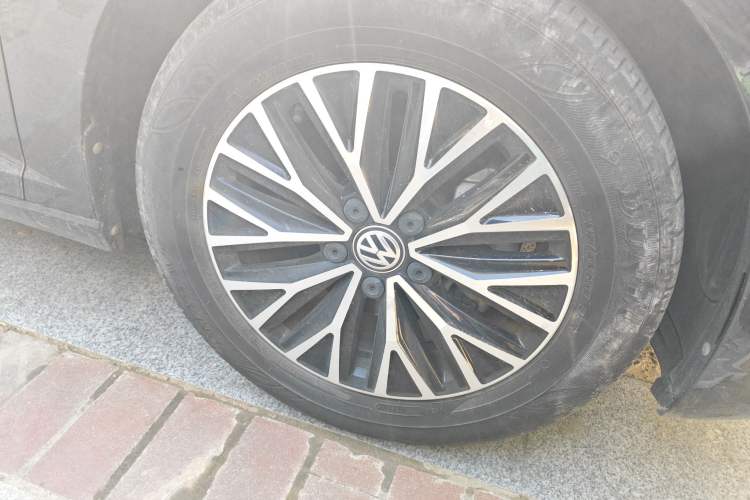 Used Volkswagen Sagitar 2020 200TSI DSG Comfort Version China VI Standard Right Front Wheel Hub