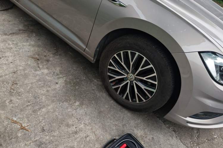 Used Volkswagen Sagitar 2020 280TSI DSG Comfort Version China VI Standard Right Front Wheel Hub