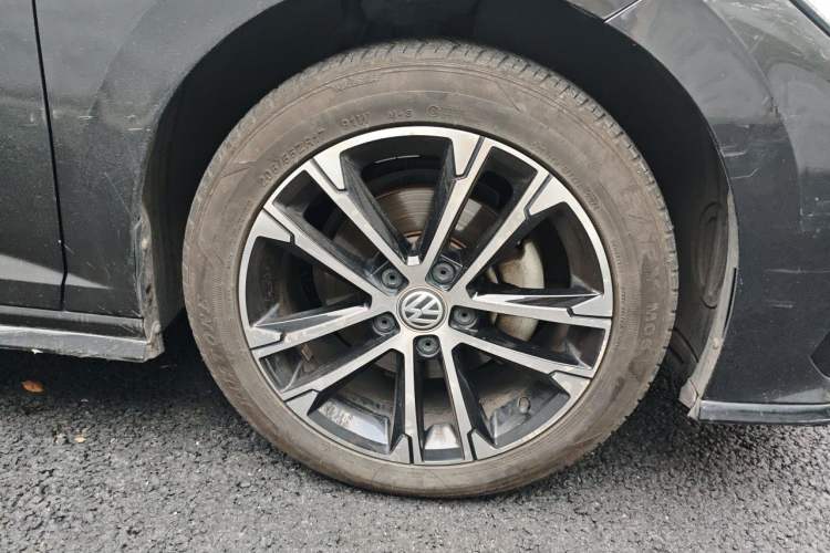 Used Volkswagen Sagitar 2020 280TSI DSG R-Line China VI Right Front Wheel Hub