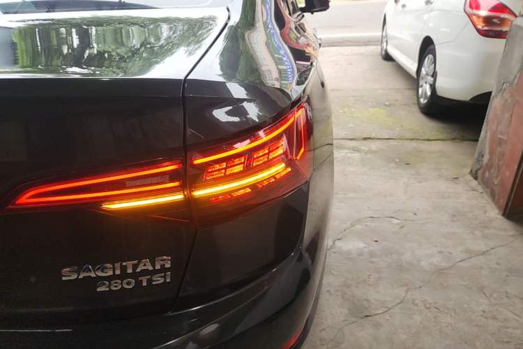 Used Volkswagen Sagitar 2020 280TSI DSG Comfort Version China VI Standard Right Rear Taillight