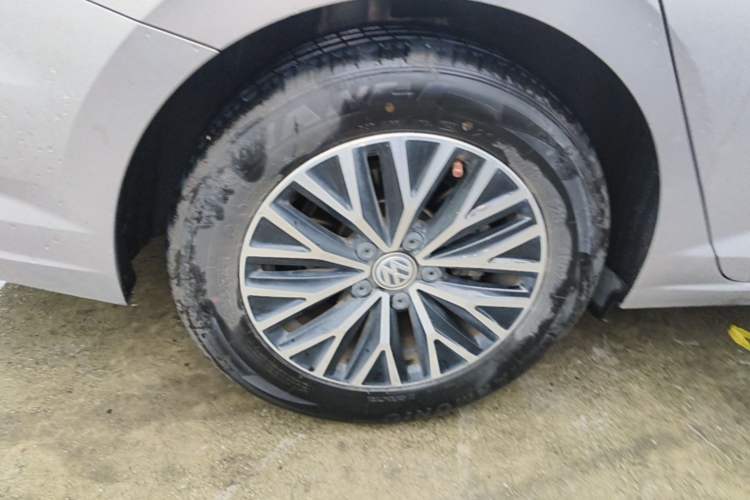 Used Volkswagen Sagitar 2020 280TSI DSG Comfort Version China VI Standard Right Rear Wheel Hub