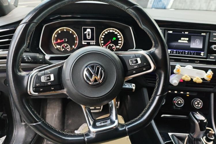 Used Volkswagen Sagitar 2020 280TSI DSG R-Line China VI Steering Wheel