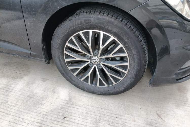 Used Volkswagen Sagitar 2020 280TSI DSG Comfort Version China VI Standard Right Front Wheel Hub