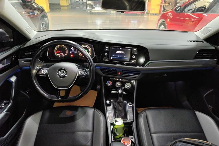 Used Volkswagen Sagitar 2020 200TSI DSG Comfort Version China VI Standard Center Console