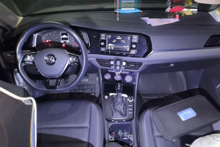 Used Volkswagen Sagitar 2020 280TSI DSG Comfort Version China VI Standard Center Console