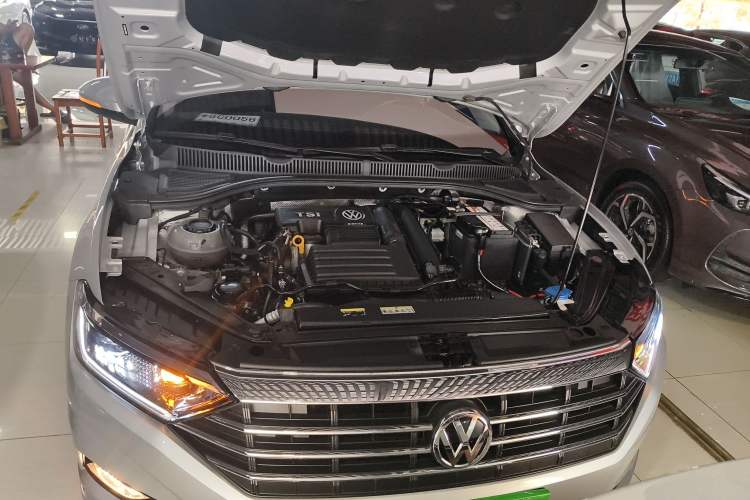 Used Volkswagen Sagitar 2020 280TSI DSG Comfort Version China VI Standard Engine Bay