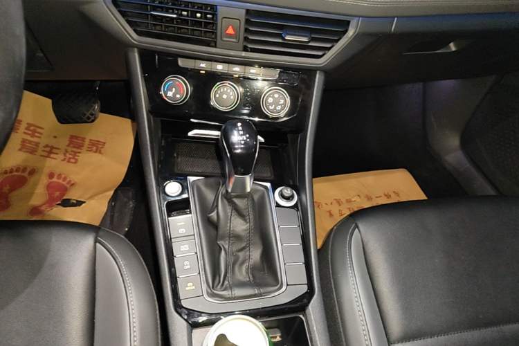 Used Volkswagen Sagitar 2020 200TSI DSG Comfort Version China VI Standard Gear Lever