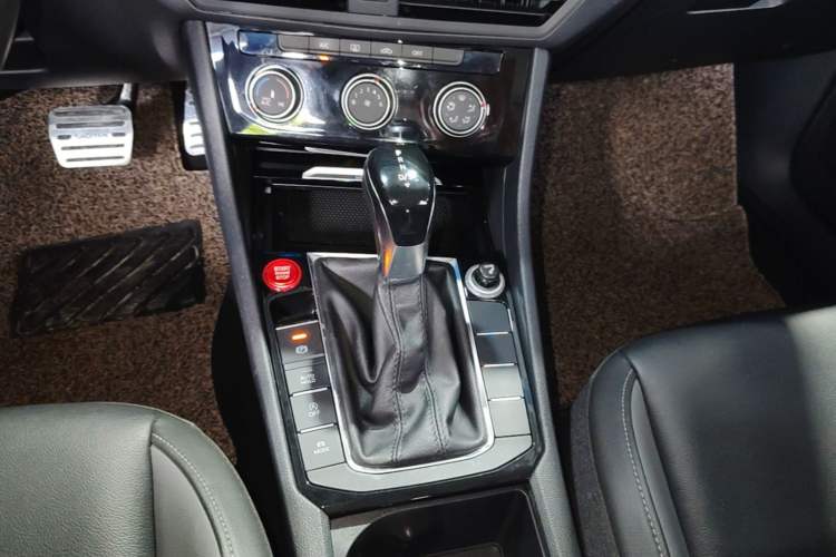 Used Volkswagen Sagitar 2020 280TSI DSG Comfort Version China VI Standard Gear Lever