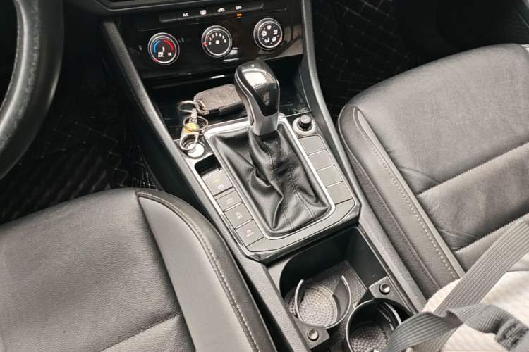 Used Volkswagen Sagitar 2020 280TSI DSG Comfort Version China VI Standard Gear Lever