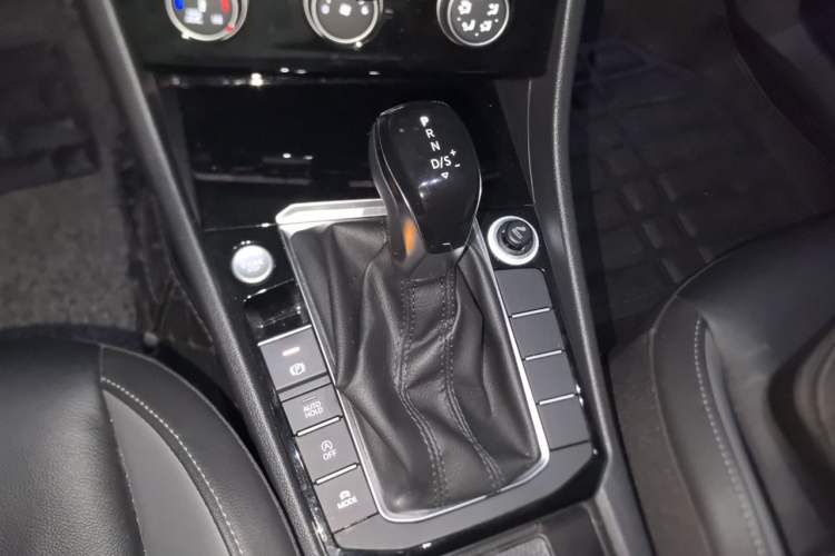 Used Volkswagen Sagitar 2020 280TSI DSG Comfort Version China VI Standard Gear Lever