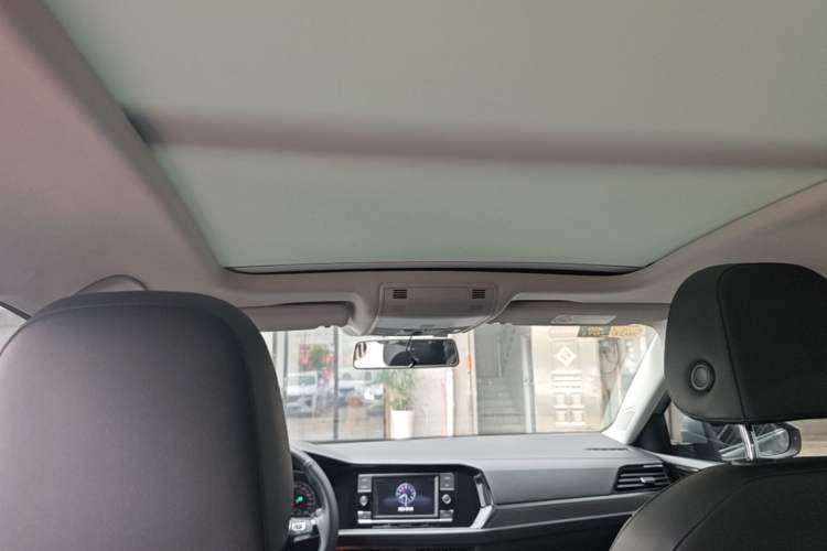 Used Volkswagen Sagitar 2020 280TSI DSG Comfort Version China VI Standard Headliner