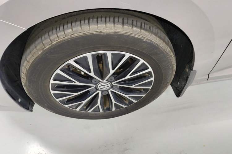 Used Volkswagen Sagitar 2020 200TSI DSG Comfort Version China VI Standard Left Front Wheel Hub