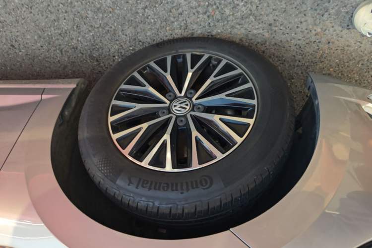 Used Volkswagen Sagitar 2020 280TSI DSG Comfort Version China VI Standard Left Front Wheel Hub