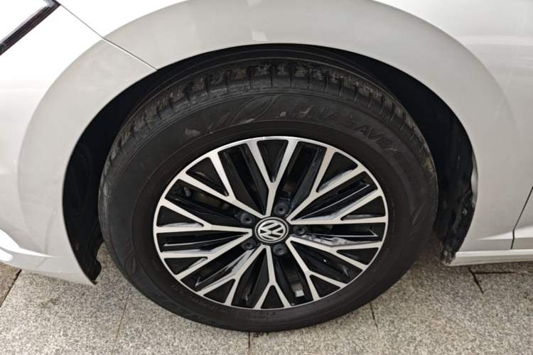 Used Volkswagen Sagitar 2020 280TSI DSG Comfort Version China VI Standard Left Front Wheel Hub