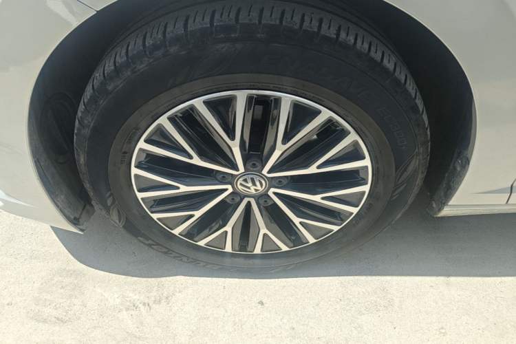 Used Volkswagen Sagitar 2020 280TSI DSG Comfort Version China VI Standard Left Front Wheel Hub