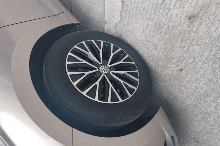 Used Volkswagen Sagitar 2020 280TSI DSG Comfort Version China VI Standard Left Front Wheel Hub