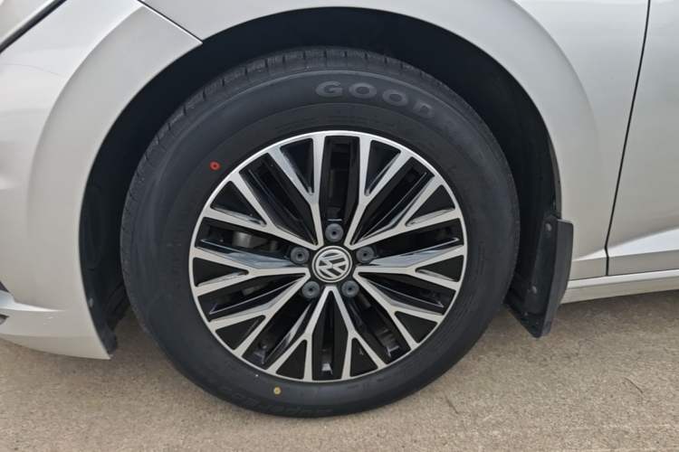 Used Volkswagen Sagitar 2020 280TSI DSG Comfort Version China VI Standard Left Front Wheel Hub