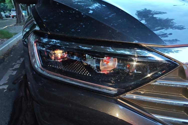 Used Volkswagen Sagitar 2020 200TSI DSG Comfort Version China VI Standard Right Front Headlight