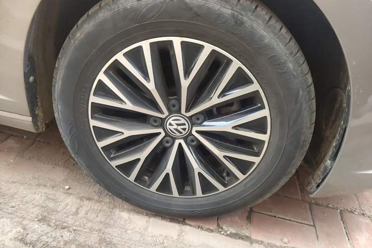 Used Volkswagen Sagitar 2020 280TSI DSG Comfort Version China VI Standard Right Front Wheel Hub
