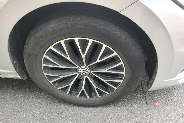 Used Volkswagen Sagitar 2020 280TSI DSG Comfort Version China VI Standard Right Front Wheel Hub