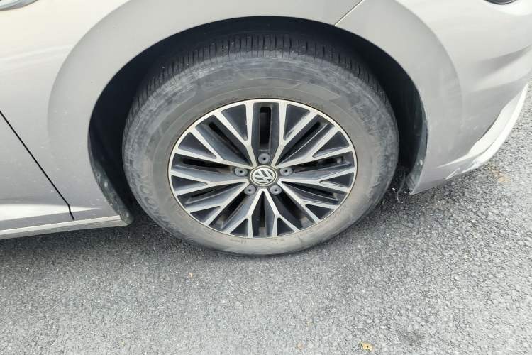 Used Volkswagen Sagitar 2020 280TSI DSG Comfort Version China VI Standard Right Front Wheel Hub