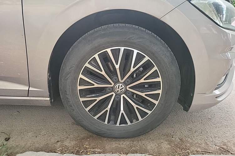 Used Volkswagen Sagitar 2020 280TSI DSG Comfort Version China VI Standard Right Front Wheel Hub
