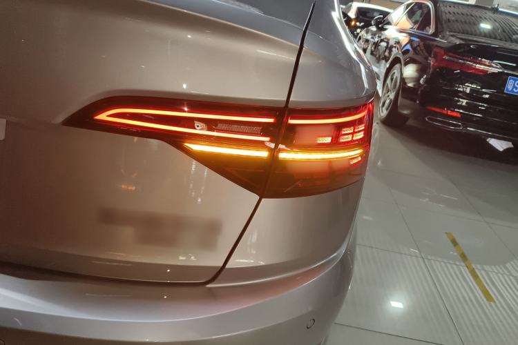 Used Volkswagen Sagitar 2020 280TSI DSG Comfort Version China VI Standard Right Rear Taillight