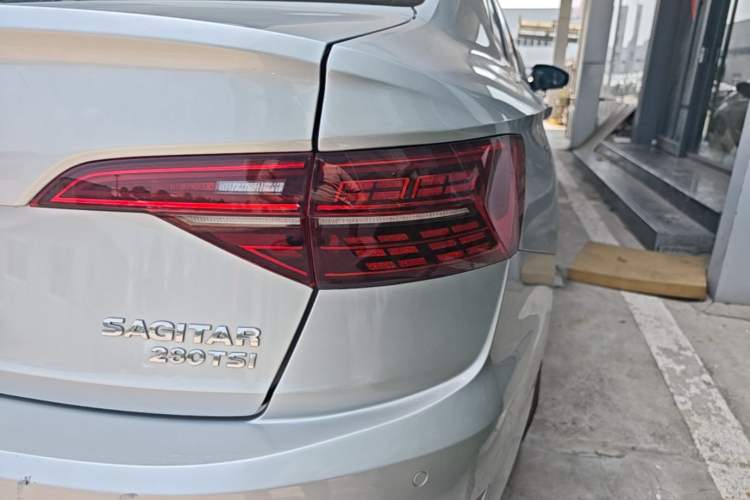 Used Volkswagen Sagitar 2020 280TSI DSG Comfort Version China VI Standard Right Rear Taillight