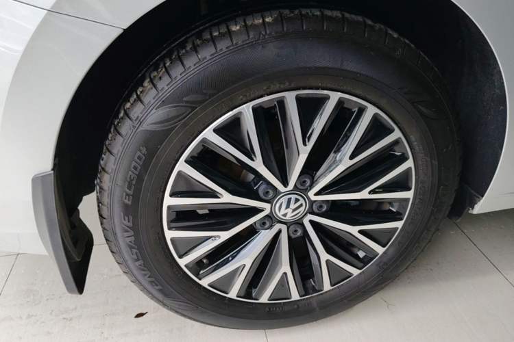 Used Volkswagen Sagitar 2020 280TSI DSG Comfort Version China VI Standard Right Rear Wheel Hub