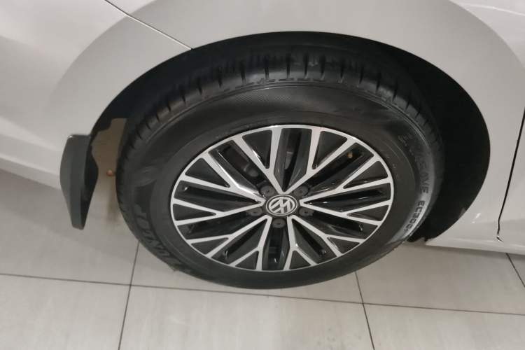 Used Volkswagen Sagitar 2020 280TSI DSG Comfort Version China VI Standard Right Rear Wheel Hub