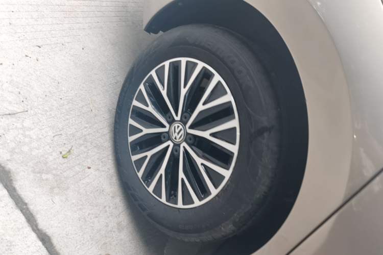 Used Volkswagen Sagitar 2020 280TSI DSG Comfort Version China VI Standard Right Rear Wheel Hub