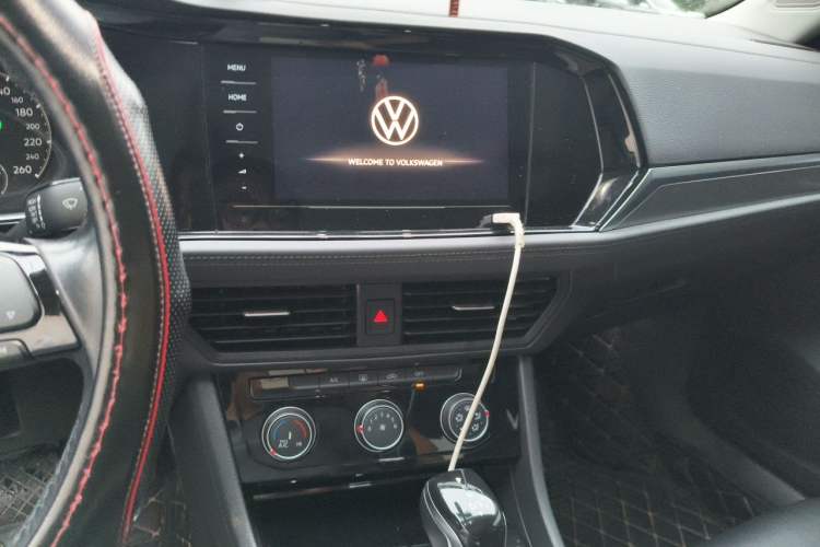 Used Volkswagen Sagitar 2020 280TSI DSG Comfort Version China VI Standard Audio And AC Panel