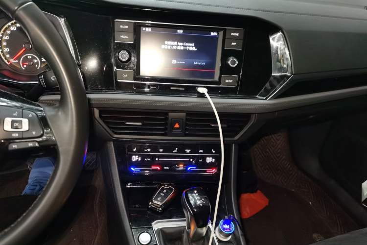 Used Volkswagen Sagitar 2020 280TSI DSG Luxury Version China VI Standard Audio And AC Panel