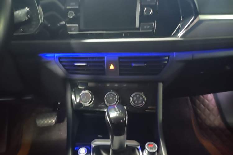 Used Volkswagen Sagitar 2020 200TSI DSG Comfort Version China VI Standard Audio And AC Panel