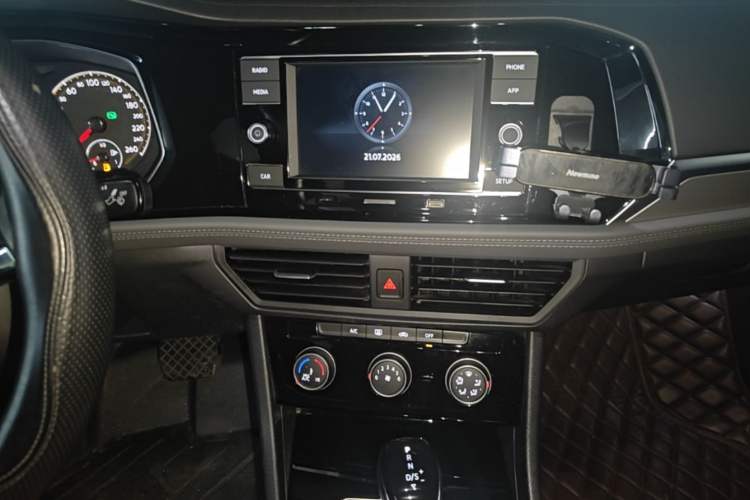 Used Volkswagen Sagitar 2020 280TSI DSG Comfort Version China VI Standard Audio And AC Panel