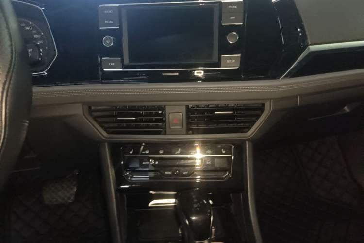 Used Volkswagen Sagitar 2020 280TSI DSG Luxury Version China VI Standard Audio And AC Panel