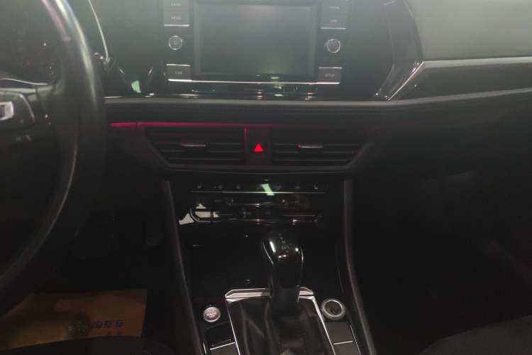 Used Volkswagen Sagitar 2020 280TSI DSG Luxury Version China VI Standard Audio And AC Panel