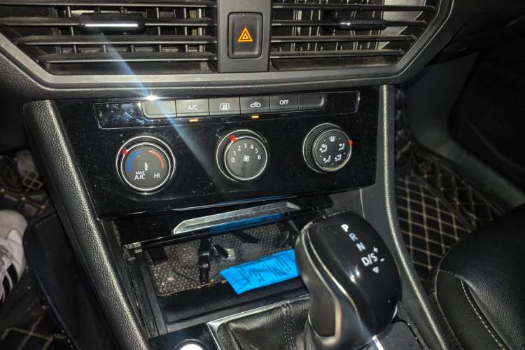 Used Volkswagen Sagitar 2020 200TSI DSG Comfort Version China VI Standard Audio And AC Panel