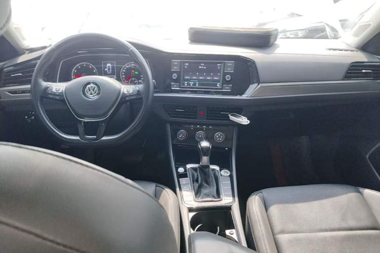 Used Volkswagen Sagitar 2020 200TSI DSG Comfort Version China VI Standard Center Console
