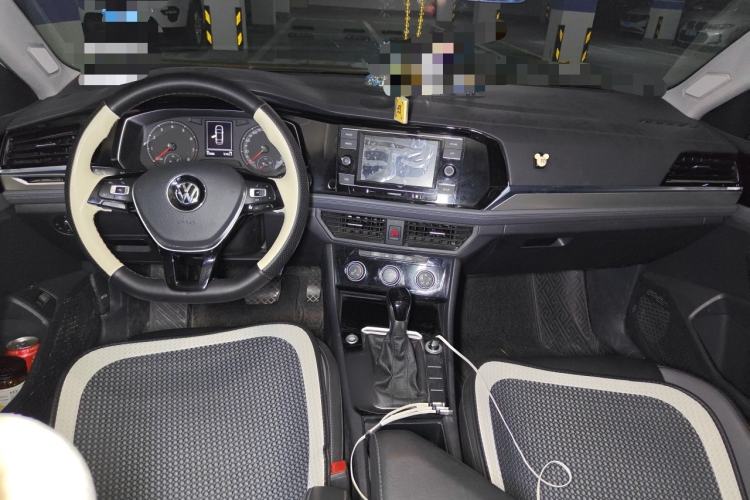 Used Volkswagen Sagitar 2020 280TSI DSG Comfort Version China VI Standard Center Console