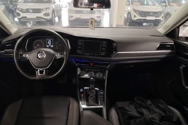 Used Volkswagen Sagitar 2020 200TSI DSG Comfort Version China VI Standard Center Console