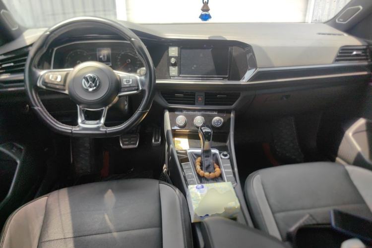 Used Volkswagen Sagitar 2020 280TSI DSG R-Line China VI Center Console