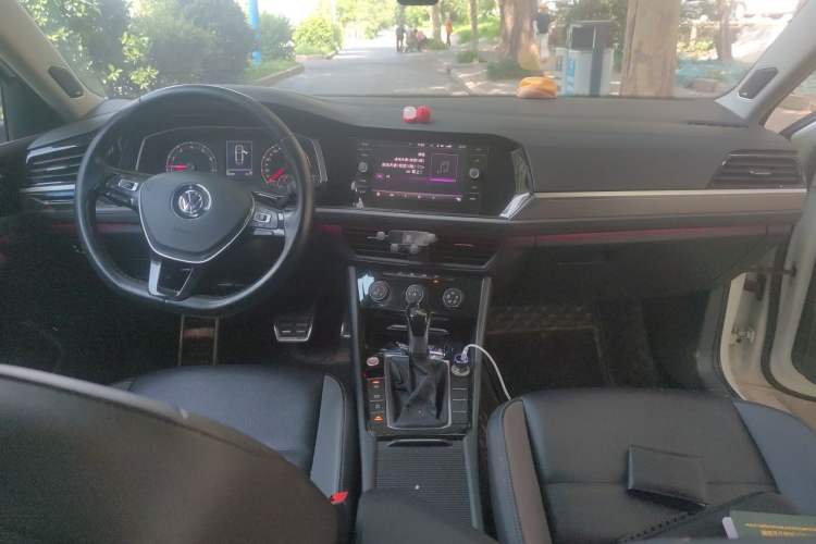Used Volkswagen Sagitar 2020 280TSI DSG Comfort Version China VI Standard Center Console
